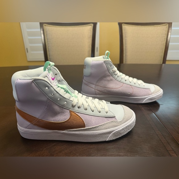New Nike Blazer Mid 77 Lilac Sneaker Shoes - Picture 3 of 13